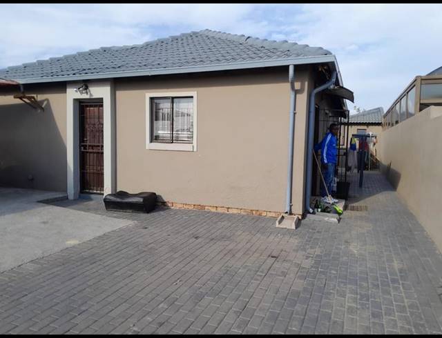 3 BEDROOM HOUSE FOR SALE IN BIRCH ACRES